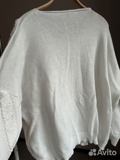 Свитер белый