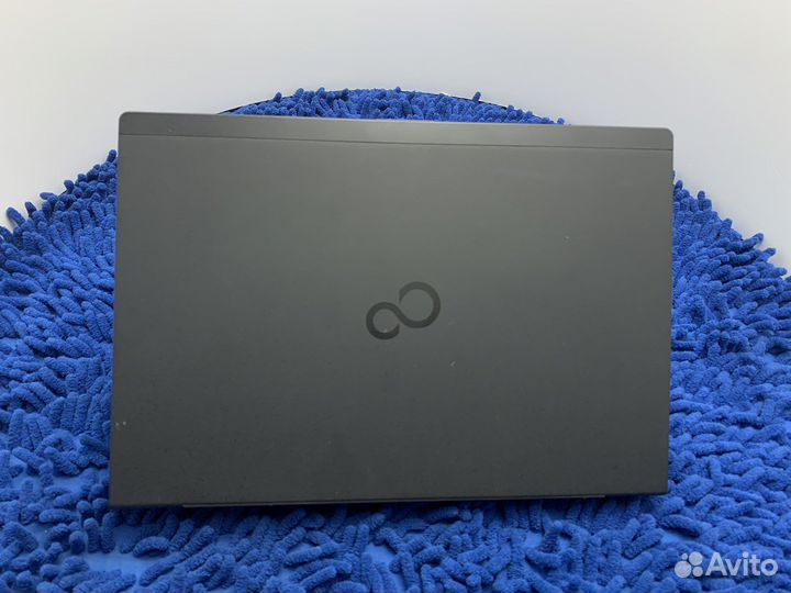 Ноутбук Fujitsu i5/8Gb/256SSD/вес 900 гр., Япония