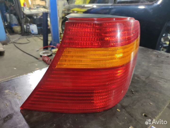 Задний левый фонарь Volkswagen Golf 4