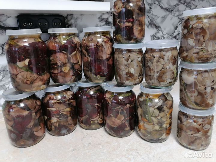 Солёные грибы, чёрный груздь, ассорти, опята