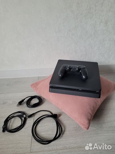 Play station 4 slim