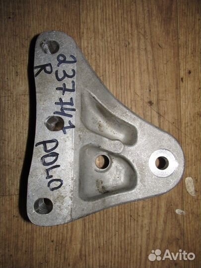 Кронштейн двигателя правый (Volkswagen Polo)