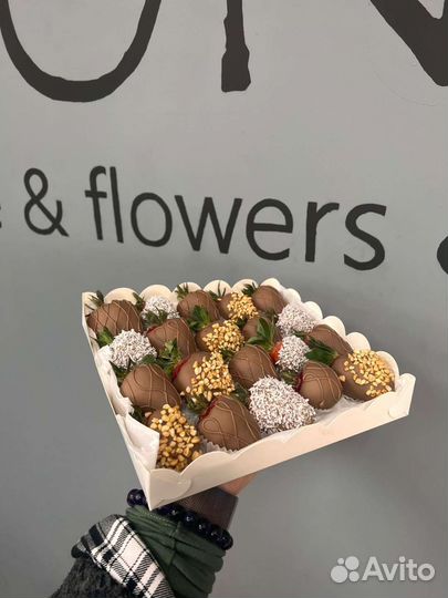 Коробочка с клубникой в шоколаде