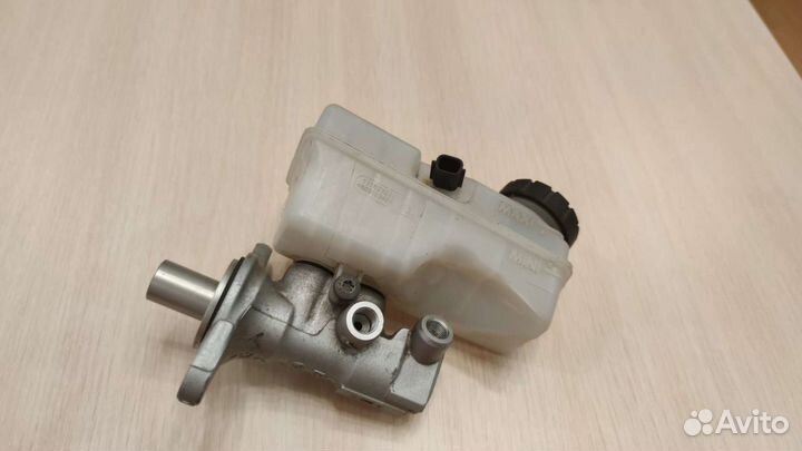 Тормозной бачок на Logan 2