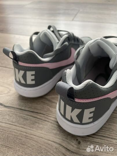 Кроссовки Nike женские