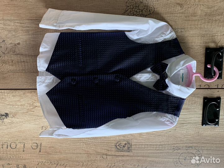 Нарядный жилет с бабочкой и рубашкой для мальчика