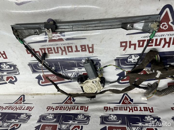 Стеклоподьемник передний правый Рено Симбол 2010