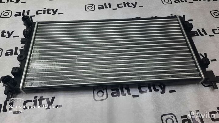 Радиатор охлаждения поло Sat