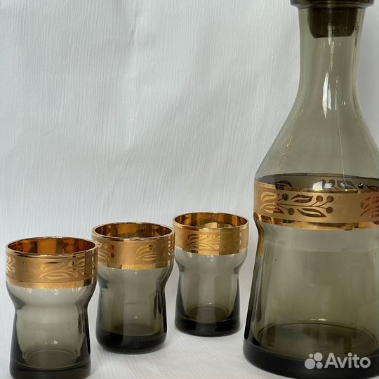 Набор винтажной посуды графин и рюмки