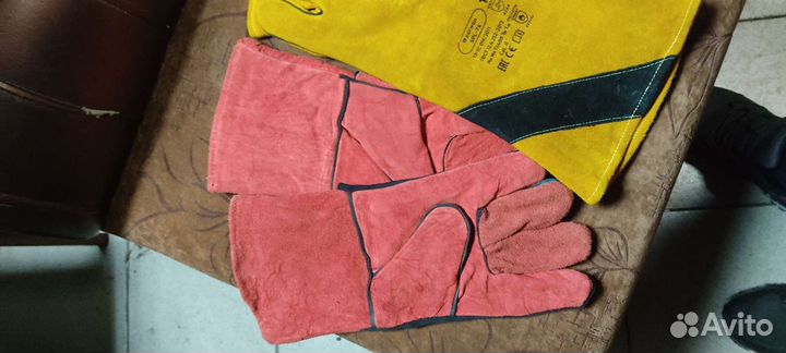 Перчатки рабочие кожаные для сварочных работ