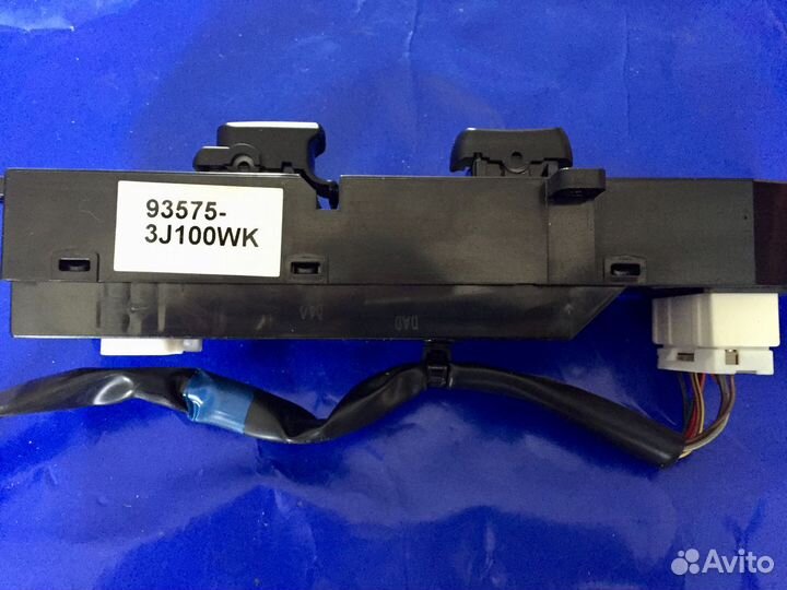 Кнопка стеклоподъемник пер прав двери Hyundai ix55