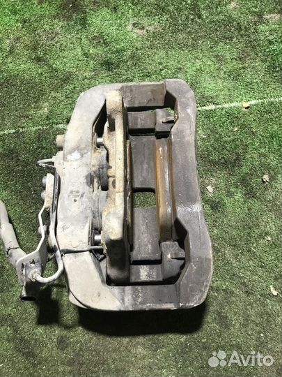 Суппорт передний левый Audi A8 D3 BVJ 4.2 FSI 2007