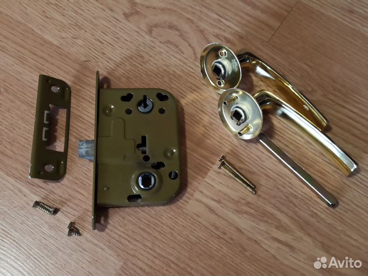 Дверной замок нора с комплектом ручек