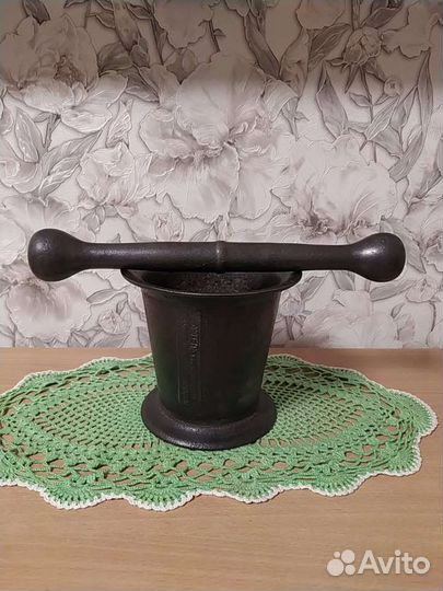 Ступка с пестиком чугунная, клеймо Артель