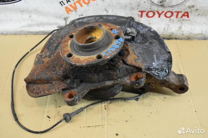 Кулак поворотный передний правый Volvo Xc90 1