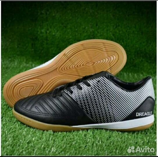 Футзалки (кроссовки)