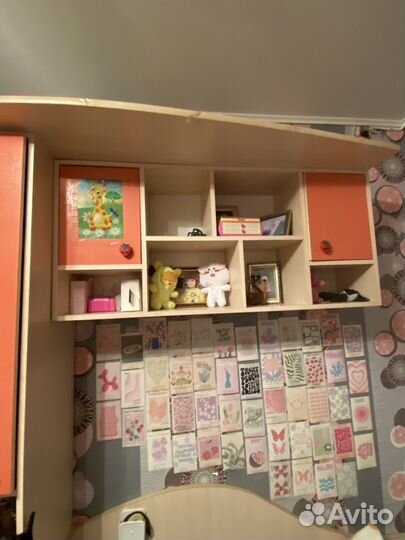 Детский уголок для девочки, с ящтками и полочками