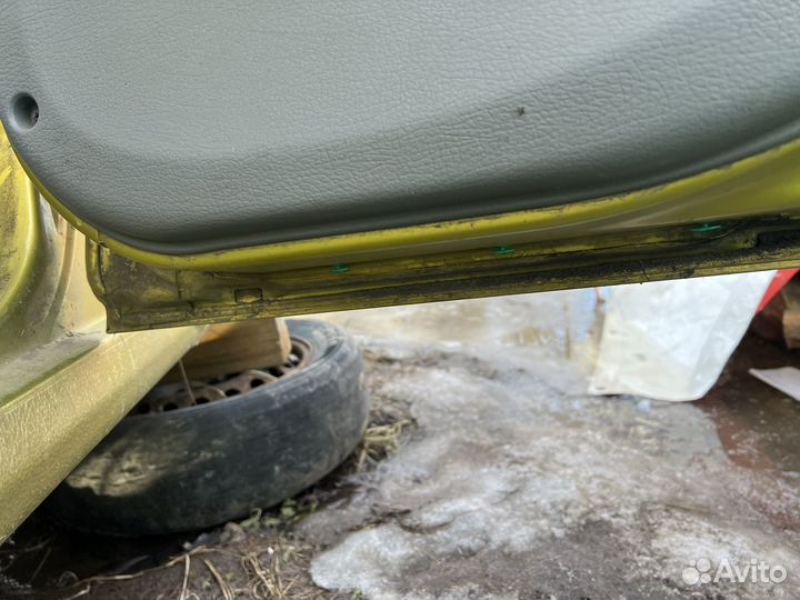 Задняя правая дверь Kia Rio 1 Универсал хэтчбек