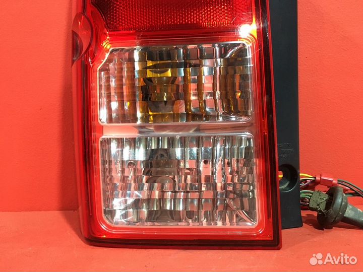 Фонарь задний левый Nissan Pathfinder R51 SUV