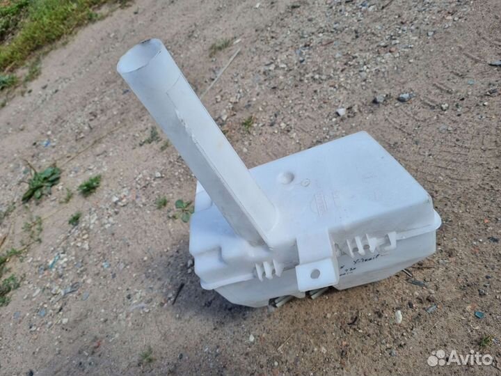 Бачок омывателя Nissan x trail t30