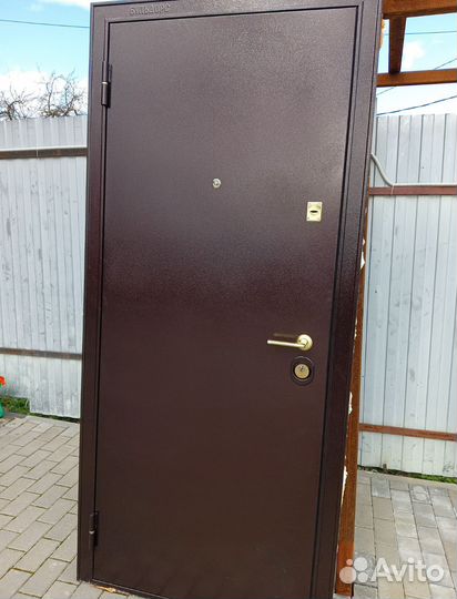 Дверь входная металлическая