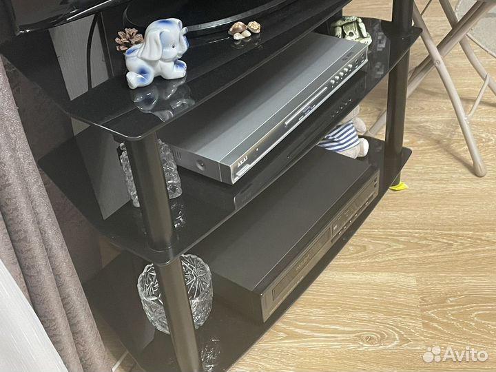 Полка под телевизор