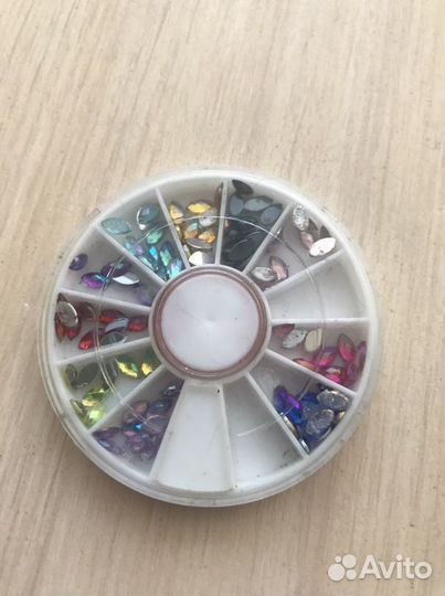 Ленты, стразы, бусины и другое для дизайна ногтей