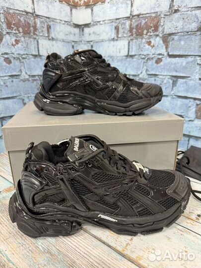 Balenciaga runner black
