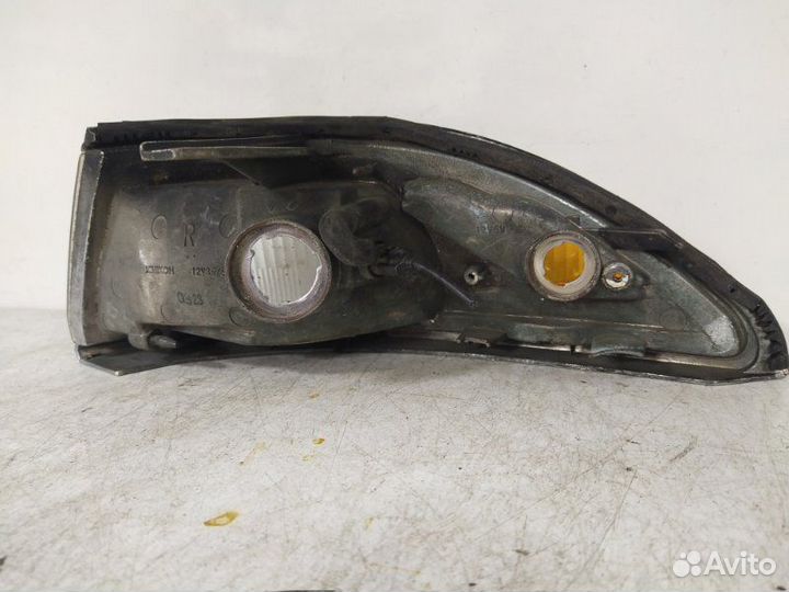 Габарит передний правый Toyota Carina Ed