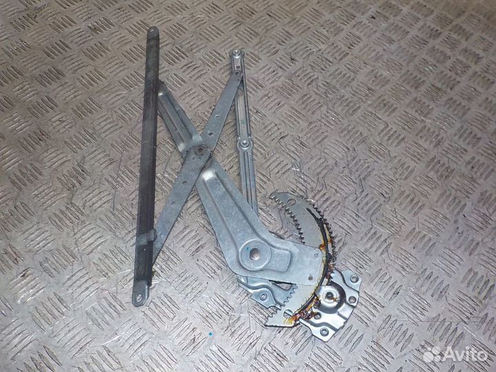 Стеклоподъемник механ передний правый Toyota