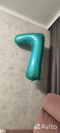 Шар в виде цифры 7 с гелием