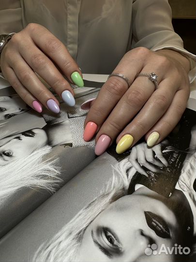 Маникюр / педикюр в салоне (центр)