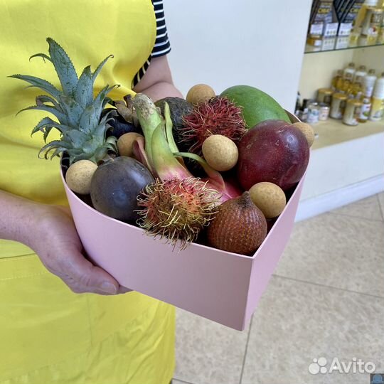 Корзина с фруктами