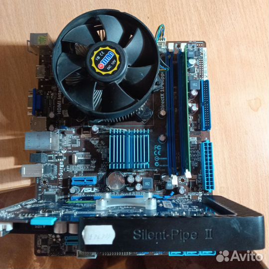 Материнская плата с процессором и памятью