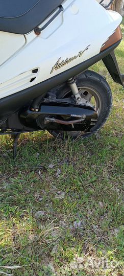 Suzuki address V100