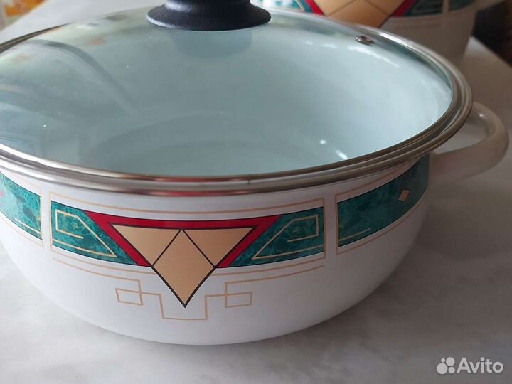 Кастрюля эмалированная новая