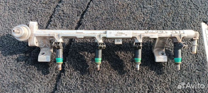 Топливная рампа с форсунками Форд Фокус 1 Зетек1.6