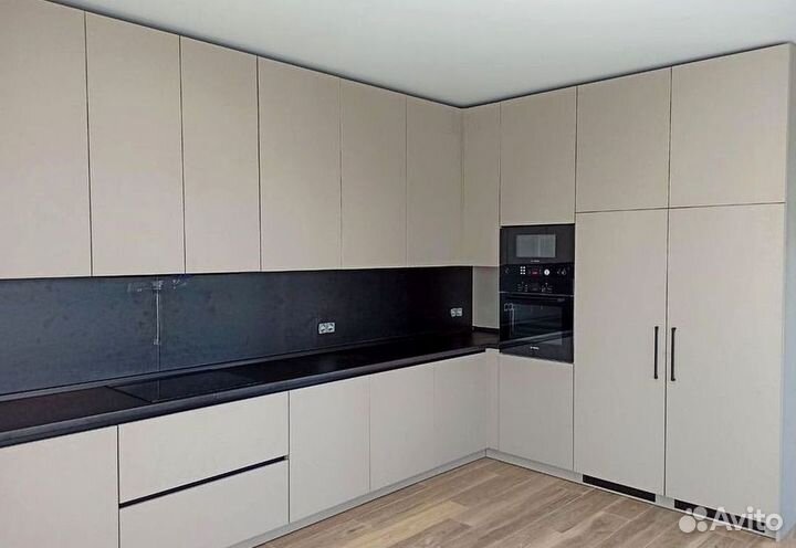 Угловой кухонный гарнитур современный