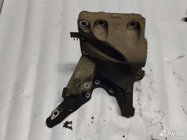 Кронштейн крепления гур Кондиционера Порше Каен 95