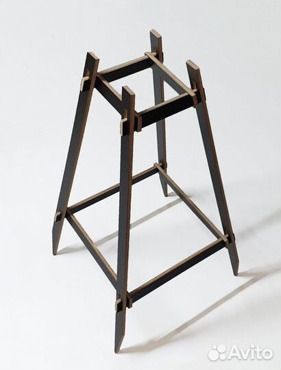 Кустодержатель для молодых деревьев