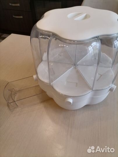 Контейнер для хранения круп с дозатором