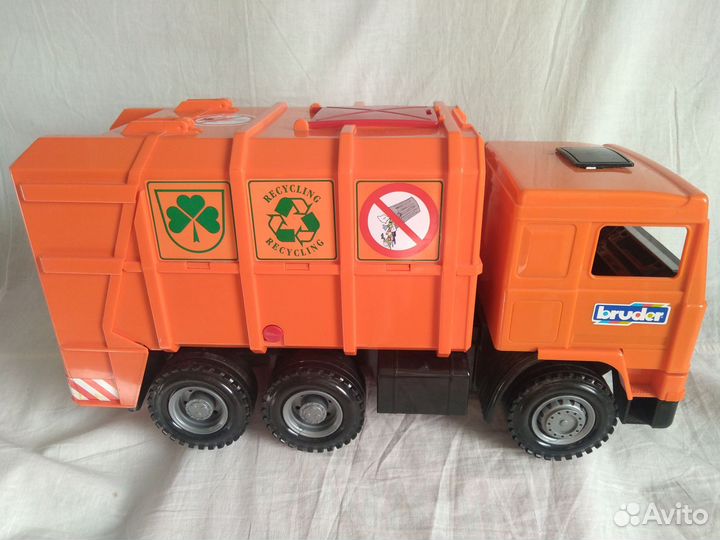 Мусоровоз, грузовик игрушки. Bruder