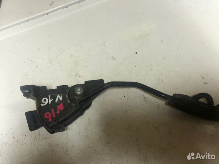 Педаль газа (электронная) Nissan Almera N16