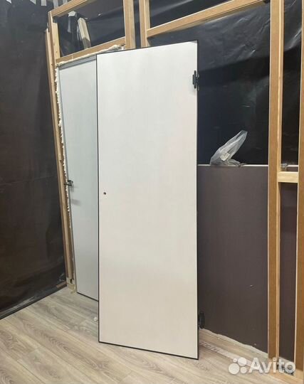 Скрытые двери,плинтус в наличии
