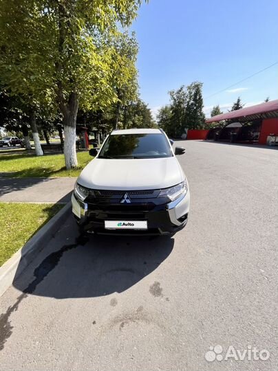 Mitsubishi Outlander, 2020