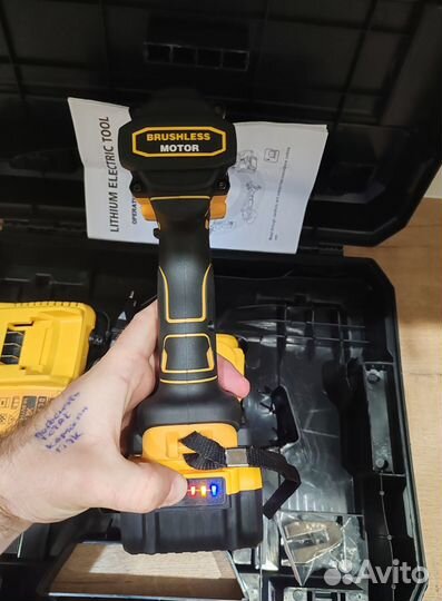 Бесщеточный шуруповерт ударный Dewalt 20 v 6 а/ч