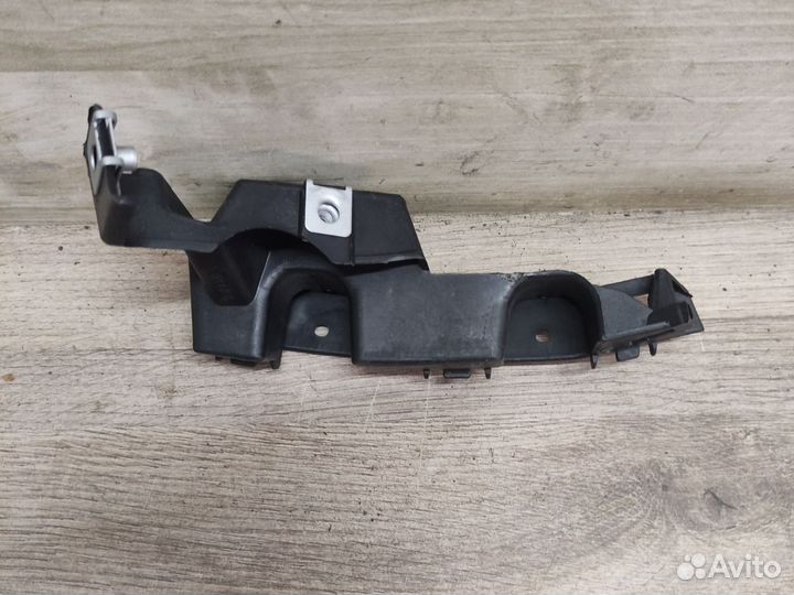Кронштейн переднего бампера пр. Renault symbol 2