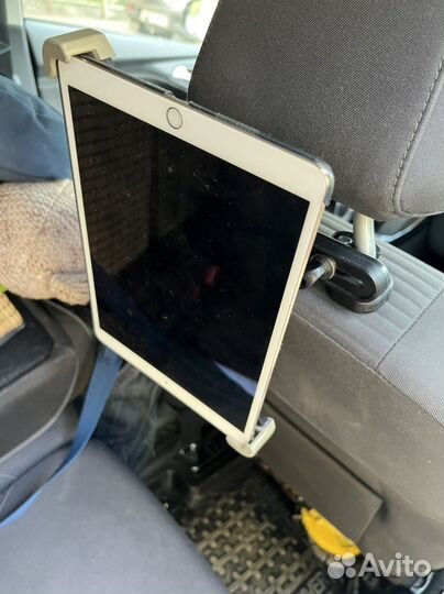 Держатель плашета для авто