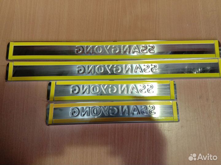 Накладки на пороги Ssang Yong Action (нержавейка)