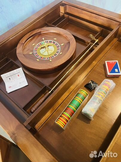 Стол новый, для игры в покер, рулетку